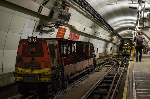 Treni fermi all'interno della metro di Londra