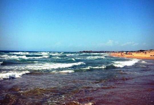 Scoglitti, mare in tempesta