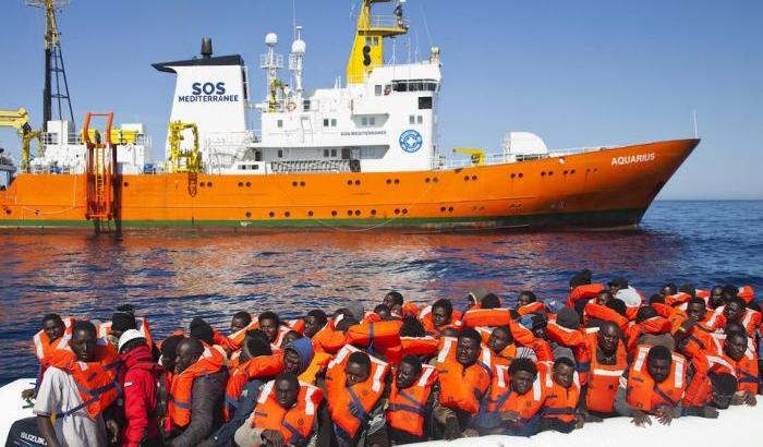 ong in mare favoriscono l'immigrazione