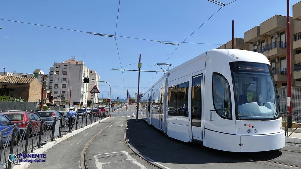 controllore aggredito sul tram di palermo
