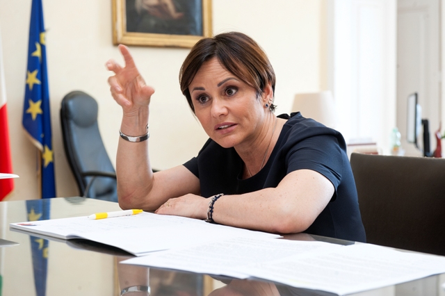 simona vicari