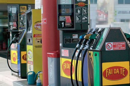 controlli sui distributori di carburante