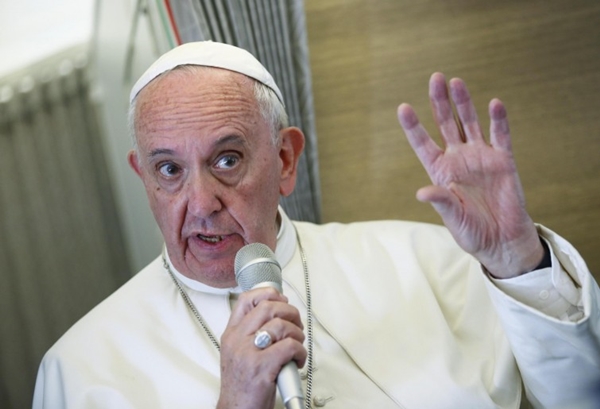 Bergoglio apre ai gay