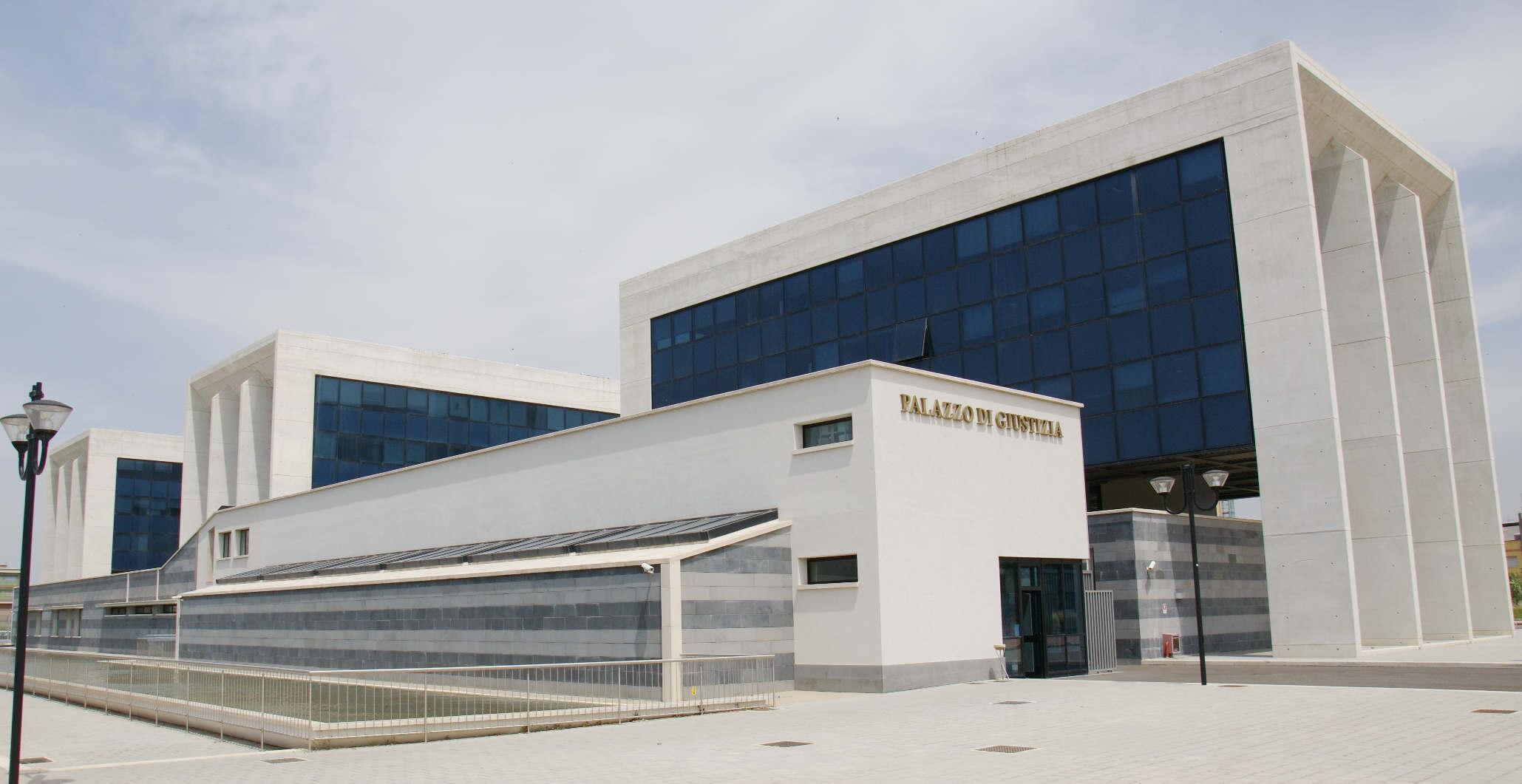palazzo di giustizia abusivo a gela