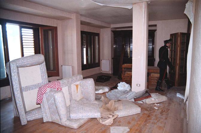 LA VILLA DI VIA BERNINI ABITATA FINO ALLA CATTURA DAL BOSS MAFIOSO TOTO' RIINA E FAMILIARI, DIVENTERA' STAZIONE DEI CARABINIERI.