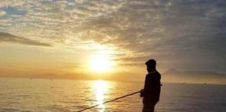 diciassettenne trascinato in mare