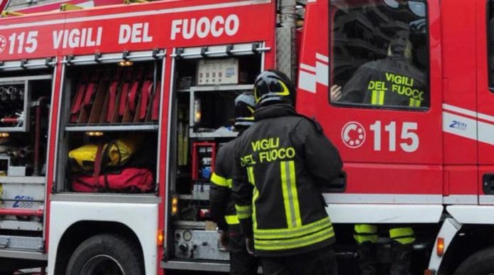 crolla un cornicione a palermo