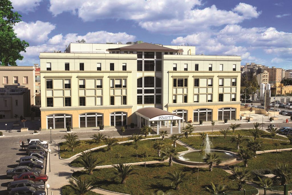 All’ISMETT il primo intervento al cuore con tecnologia robotica nel Sud-Italia All’ISMETT il primo intervento al cuore con tecnologia robotica nel Sud-Italia